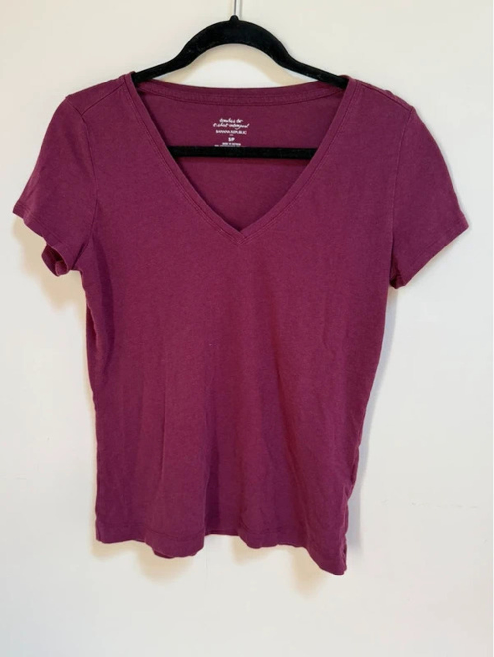 Banana Republic Timeless Tee Burgundy V-Neck T-Shirt Size S